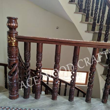 Pine Wood Hand Carved Baluster Pillar Manufacturers, Suppliers in Saharanpur